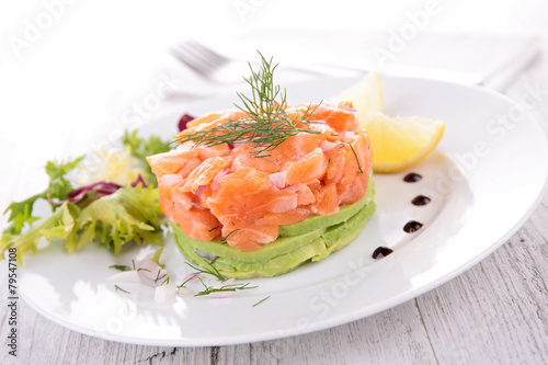 cuisine culinary, salmon and avocado salad