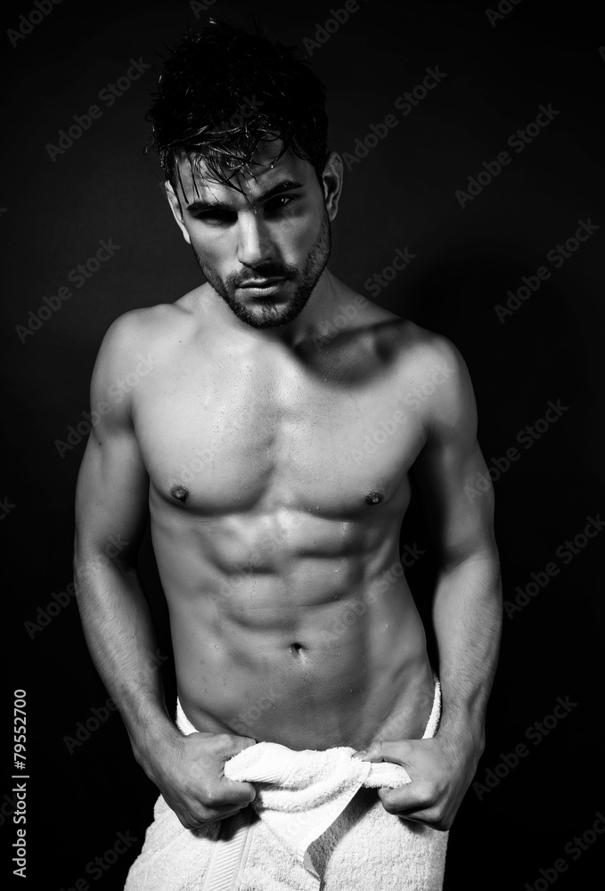 Naklejka premium handsome young bodybuilder