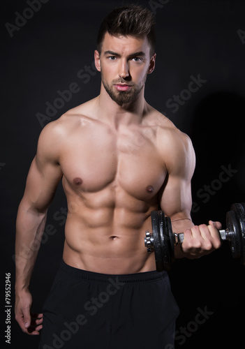 handsome young bodybuilder © Anetta