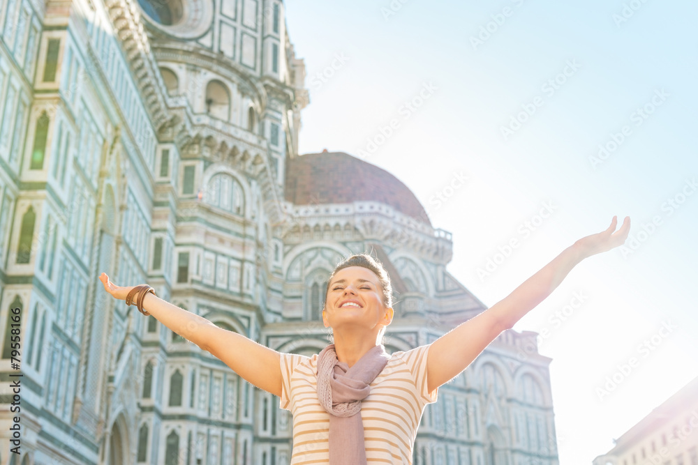Young woman standing in front of cattedrale in firenze