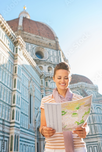 Happy young woman with map in front of cattedrale  in florence © Alliance