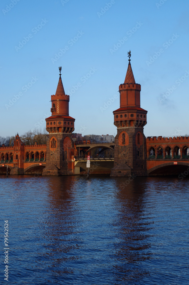 oberbaumbrücke in berlin kreuzberg