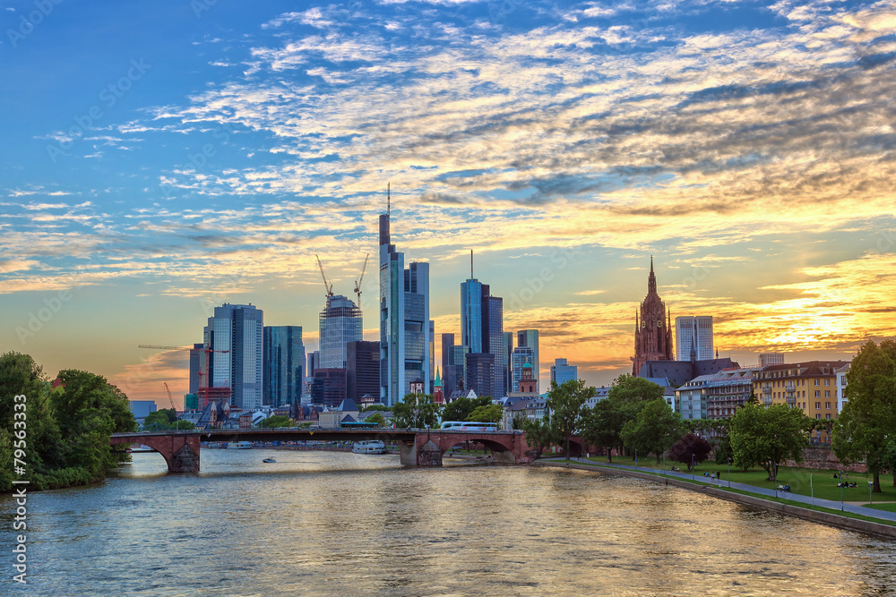 Obraz premium sunset at Frankfurt city and Rhine river, Germany
