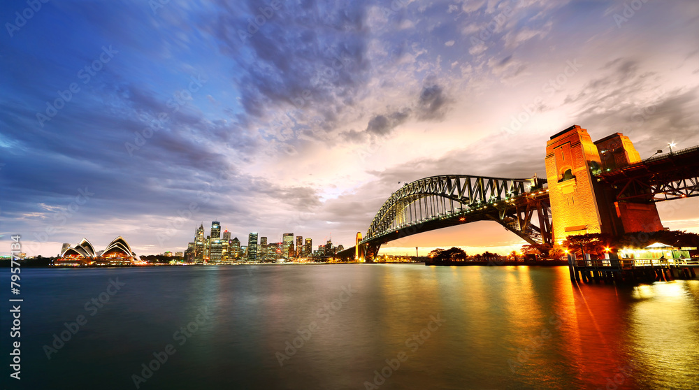 Naklejka premium Sydney Harbour Panorama o zmierzchu