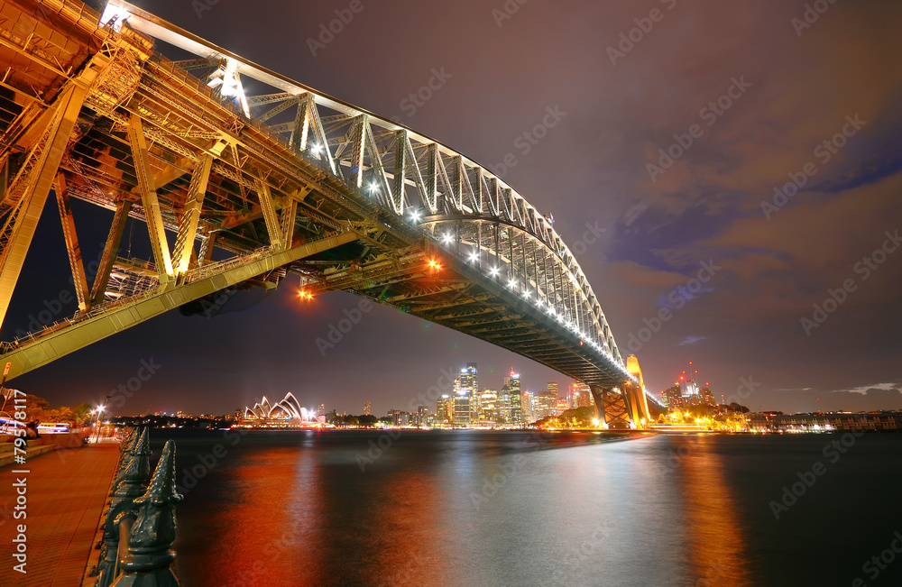 Naklejka premium Sydney Skyline and Harbor Bridge at night