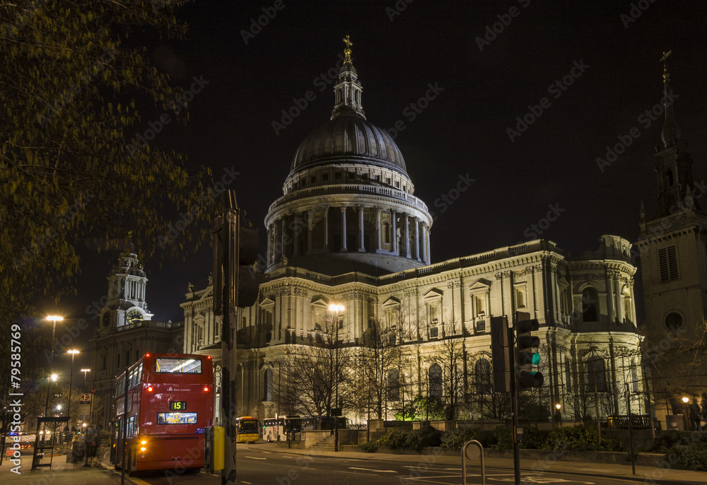 St Pauls Cathedral at night in Lonfon