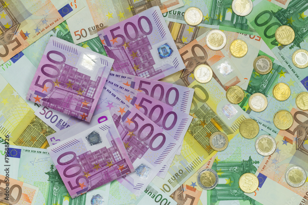 Euro Banknoten mit Münzen Euro Banknoten mit Münzen