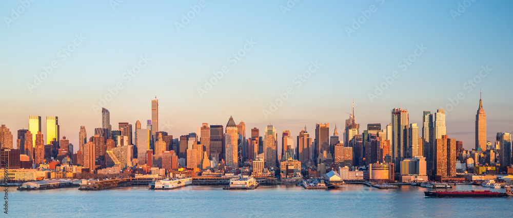 Fototapeta premium New York City Manhattan midtown buildings skyline