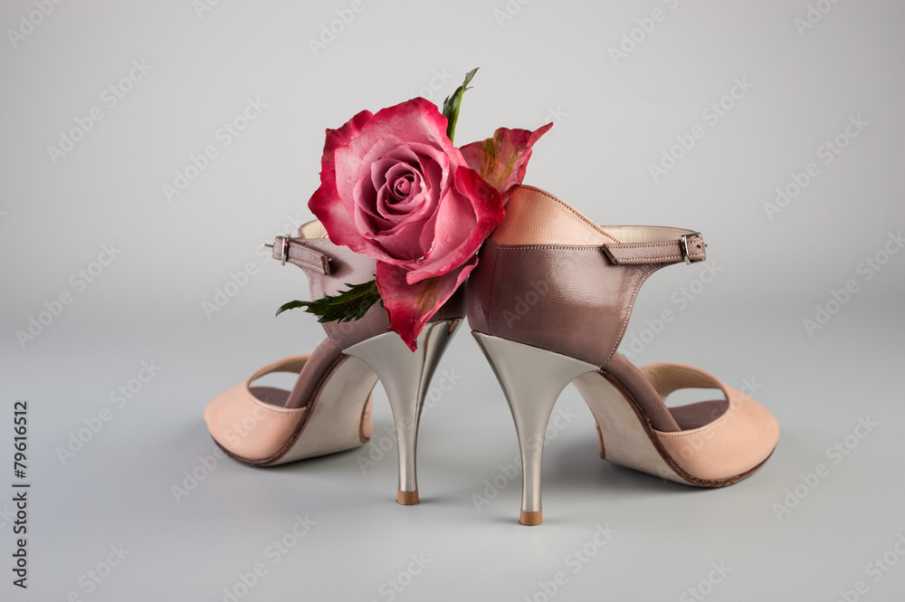 Argentine tango shoes with a rose - obrazy, fototapety, plakaty 