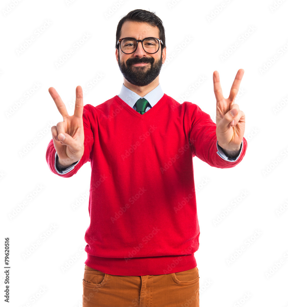 Naklejka premium Hipster man doing victory gesture