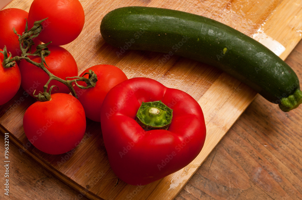 tomates courgette et poivron rouge