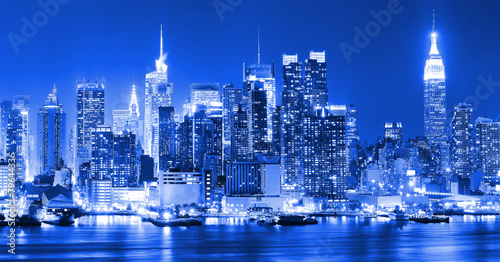 Manhattan skyline at night © Javen