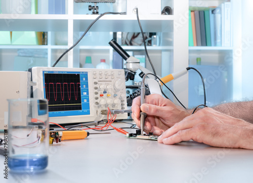 Tableau sur toile Tech tests electronic equipment
