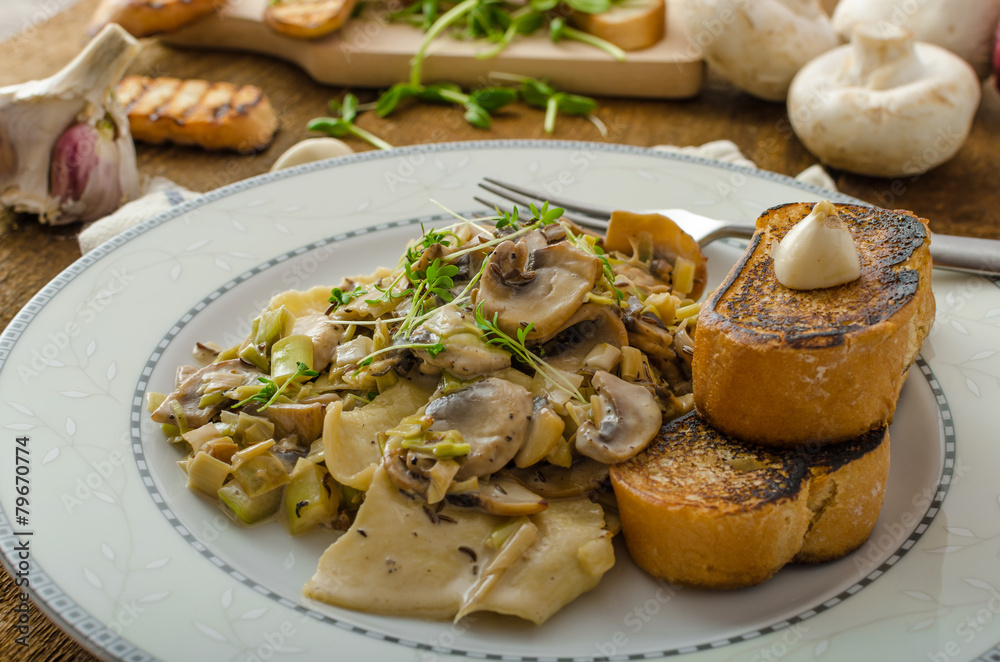 Mushroom, Leek and Tarragon Pasta