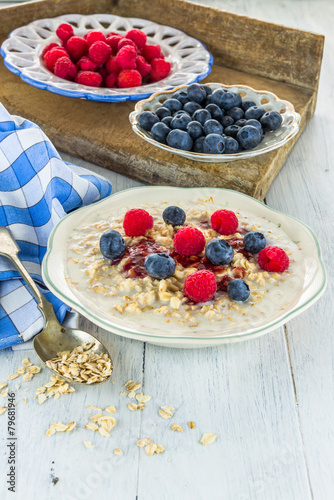 Oatmeal porridge with fresh berries