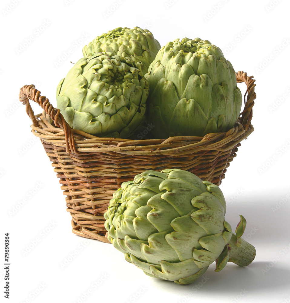 Obraz premium Artichokes in a basket