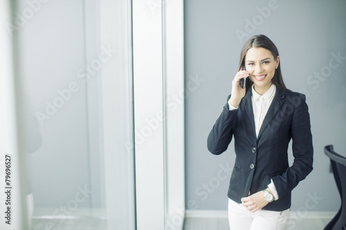 Young woman talking on the ...