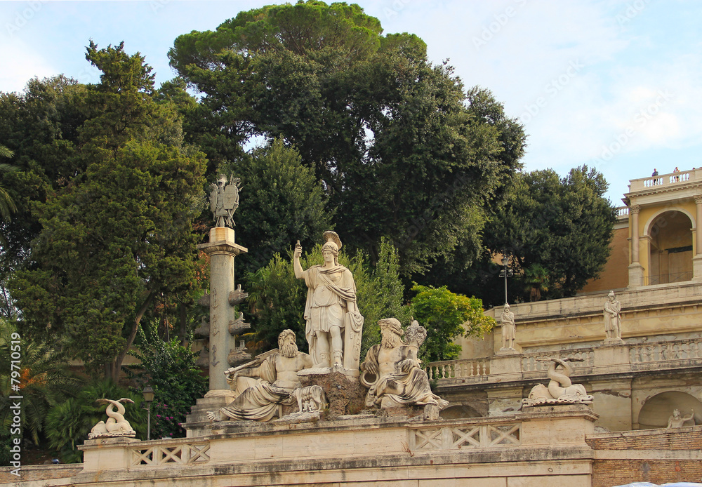 Fontaine de la déesse Rome, place du Peuple à Rome - Italie