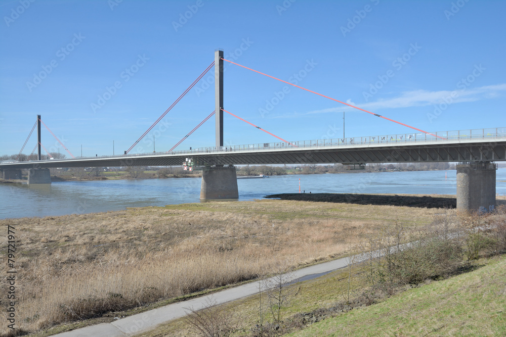 die Leverkusener Rheinbrücke