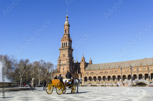 Carruaje en La Plaza de España de Sevilla, España. photo