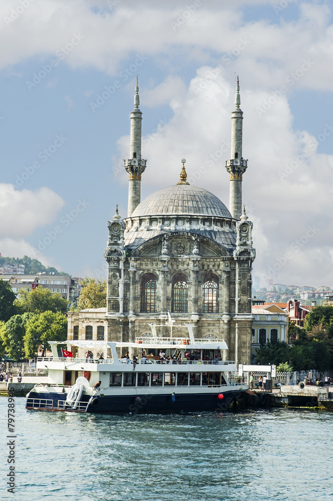 Mezquita de Ortaköy, Estambul, Turquía.