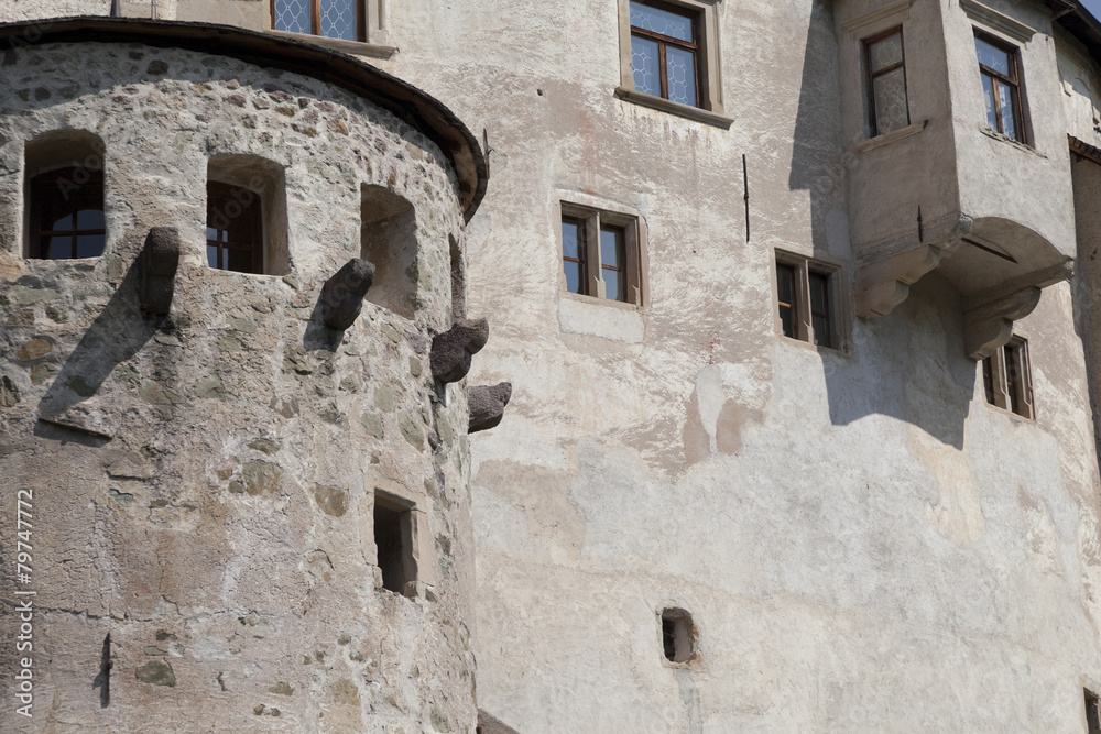 Torre e finestre, Castel Presule