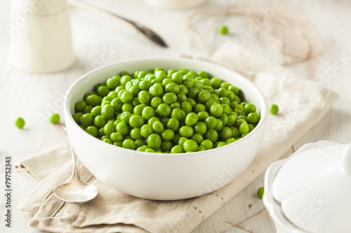 Tableau sur toile Organic Steamed Fresh Green Peas