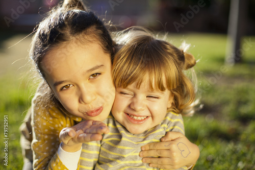 Niñas soplando besos photo