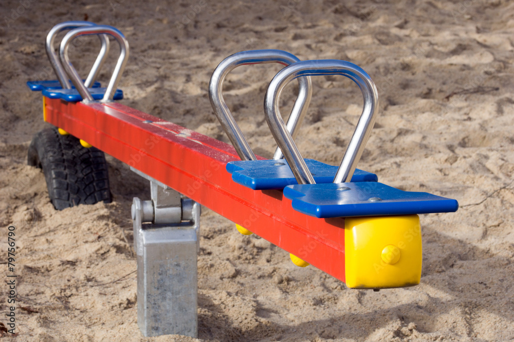 Wippe für Kinder auf einem Spielplatz