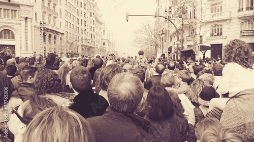 Muchedumbre viendo la mascletá en Valencia photo