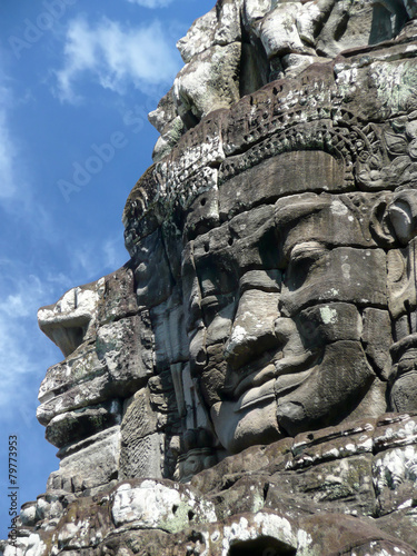 Stone head of the abandoned temple in Angkor Wat, Cambodia © Yü Lan