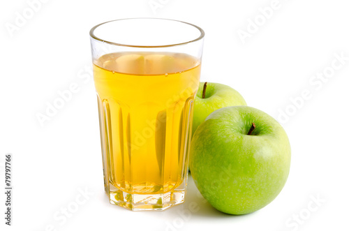 Apfelsaft und grüne Äpfel