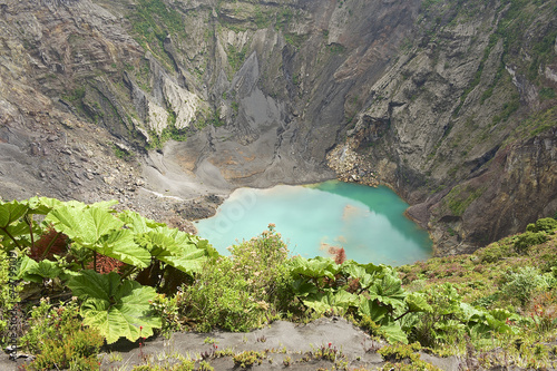 Foto Crater of the Irazu volcano, Cordillera Central, Costa Rica.