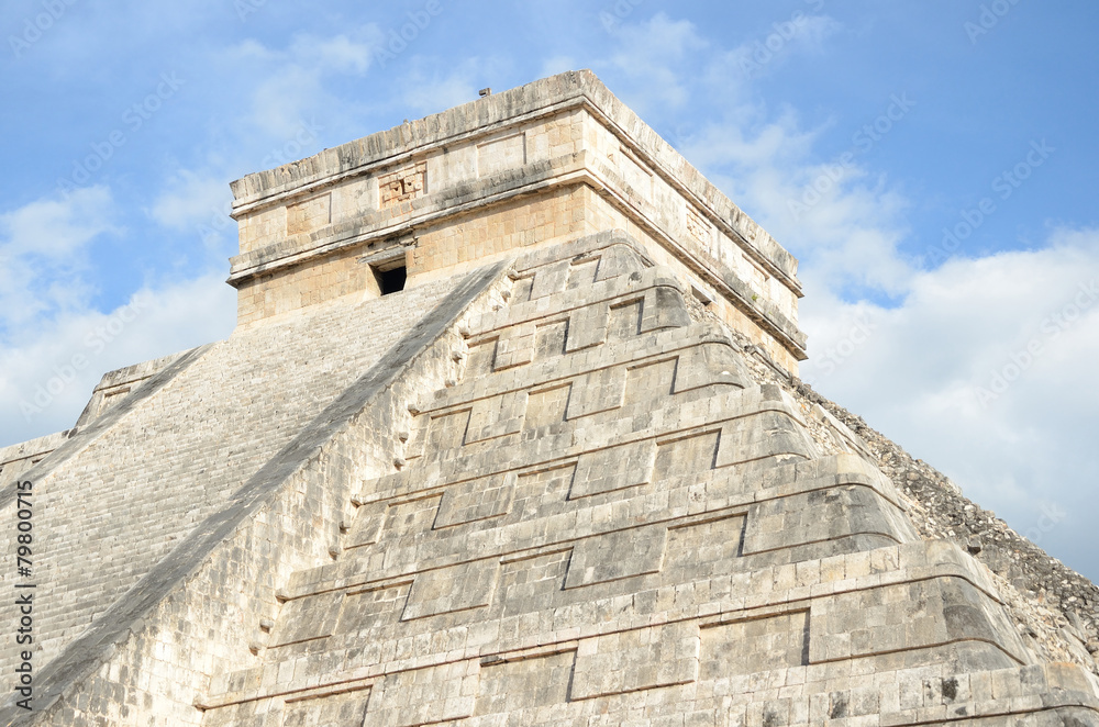 Ancient Mayan pyramid Kukulcan temple in Chichen Itza, Mexico.