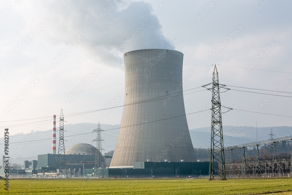 Kühlturm des Kernkraftwerks