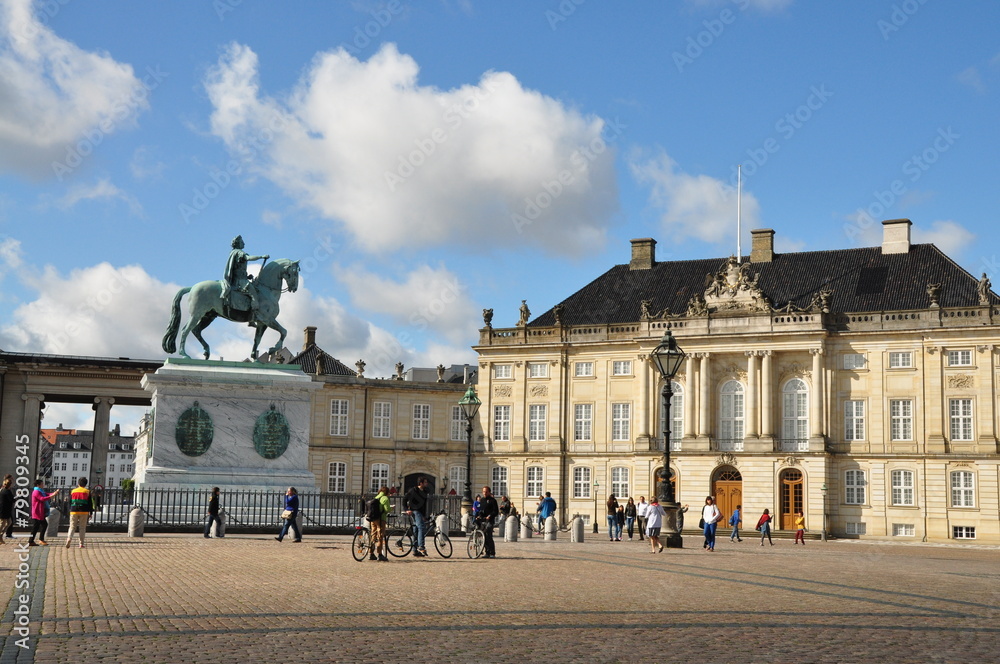 Fototapeta premium Plaza y estatua ecuestre Copenhague