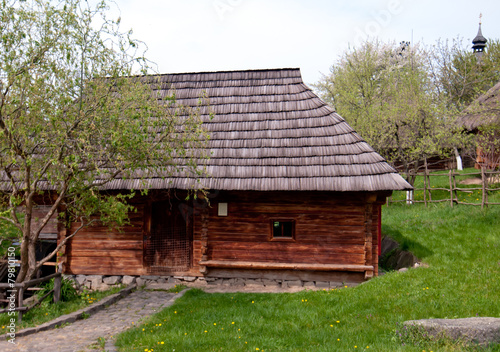 old wooden house © Perytskyy