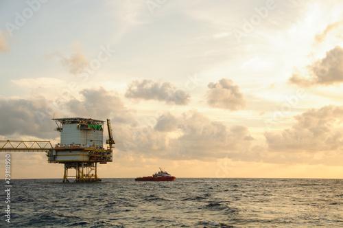 Oil and gas platform in the gulf or the sea © currahee_shutter