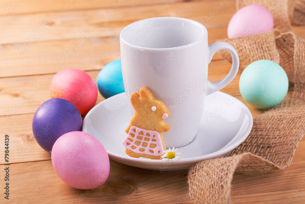 Kaffeetasse, Ostereier und Plätzchen - Tischgedeck Ostern Kaffeetasse, Ostereier und Plätzchen - Tischgedeck Ostern