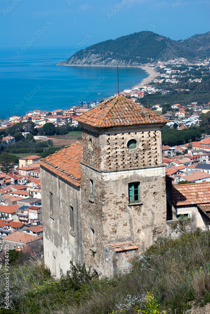 Obraz premium Ruin tower with landscape