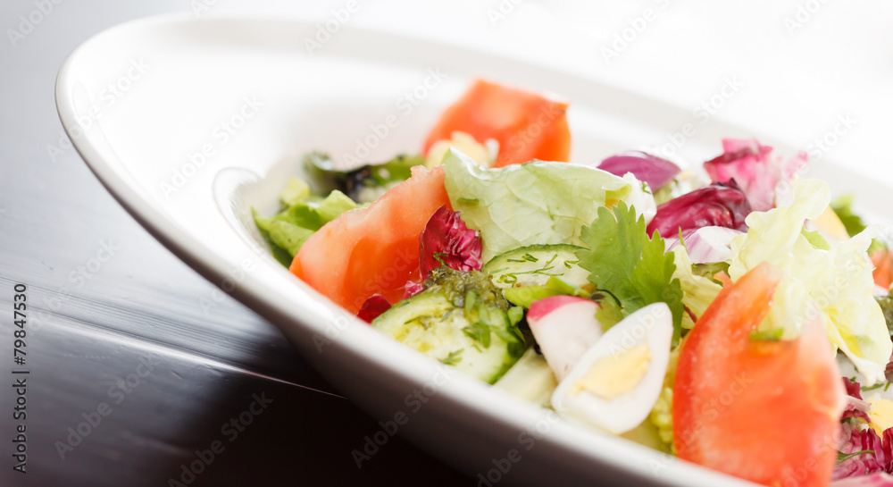 vegetable salad with egg