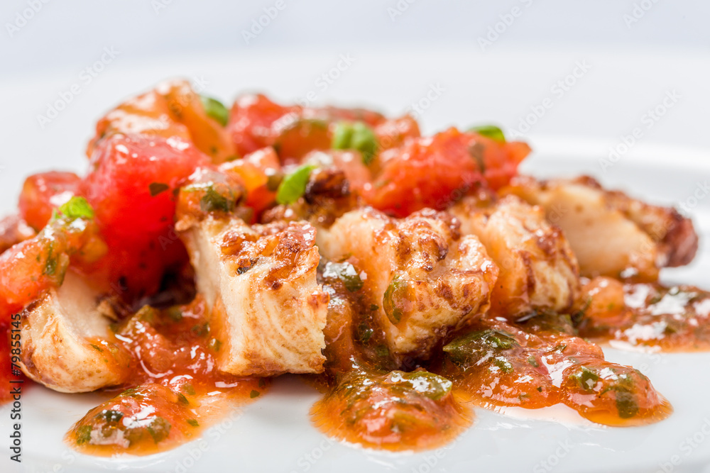Hähnchenbrust mit Tomaten Basilikum Soße Hähnchenbrust mit Tomaten Basilikum Soße