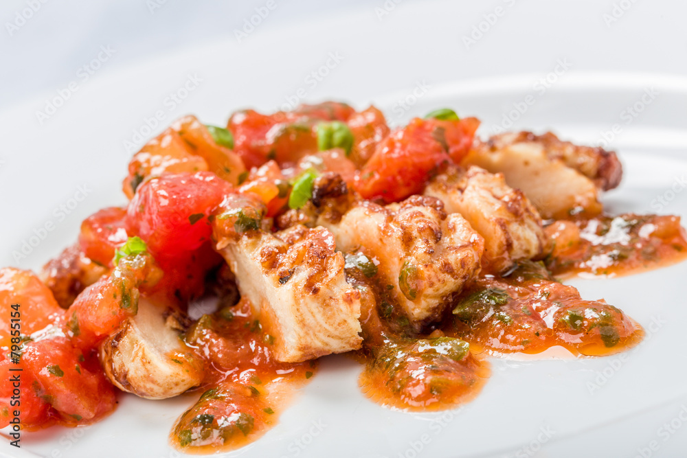 Hähnchenbrust mit Tomaten Basilikum Soße Hähnchenbrust mit Tomaten Basilikum Soße