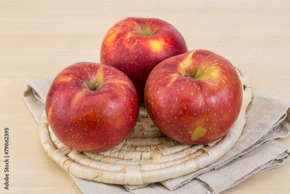 Red apples Red apples