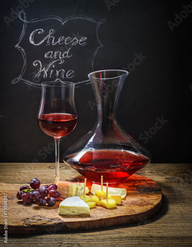 Rotwein und Käse photo