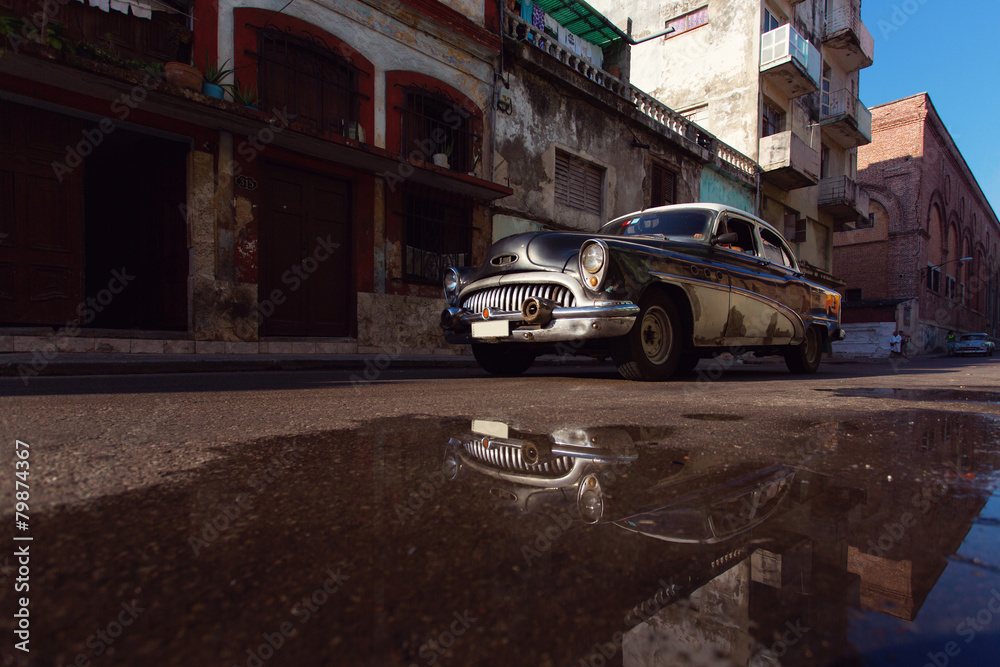 HAVANA - FEBRUARY 17: Classic car and antique buildings on Febru HAVANA - FEBRUARY 17: Classic car and antique buildings on Febru