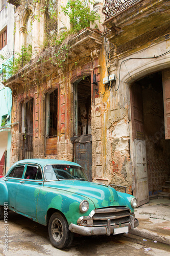 Canvas Print Classic old car on streets of Havana, Cuba
