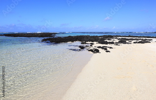 plage sauvage déserte de l'île maurice