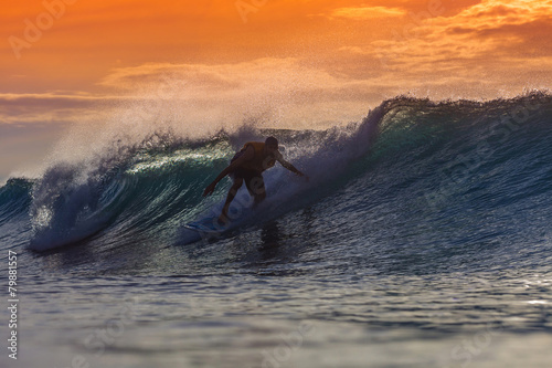 Surfer on Amazing Wave © trubavink