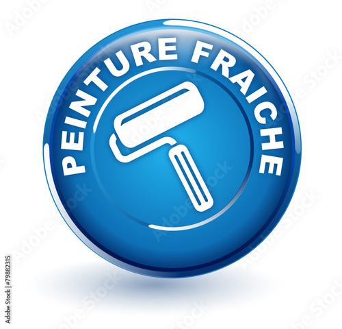peinture fraiche sur bouton bleu